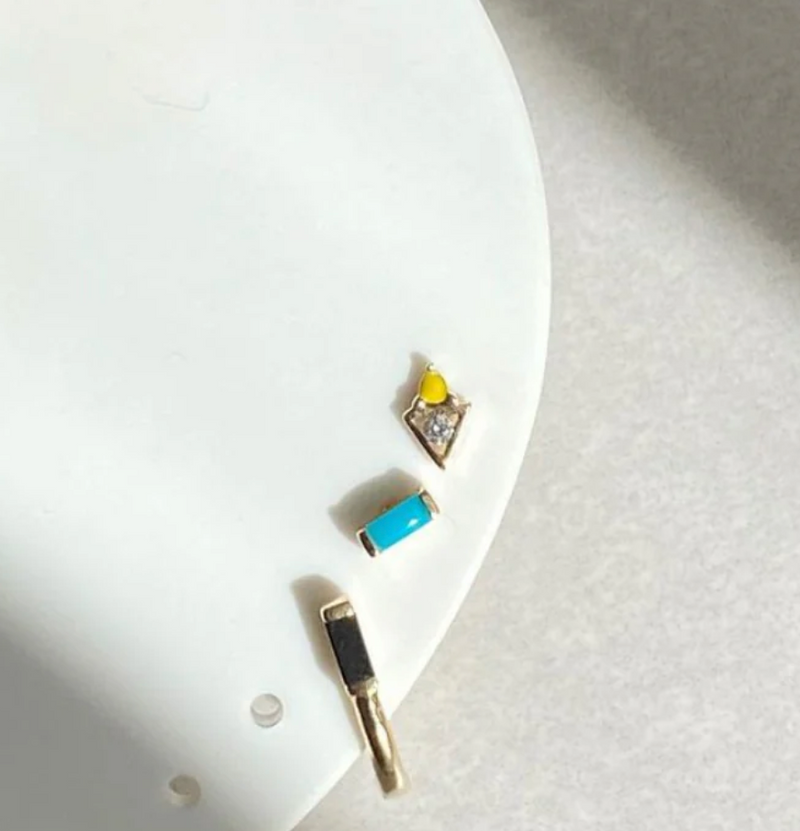 MÉTIER MINI CLAW BAGUETTE STUD